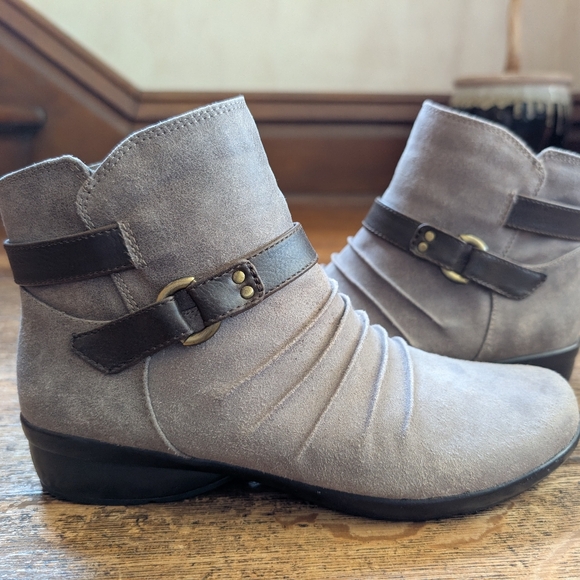 Natural Soul Gray Taupe Ankle Bootie - Picture 1 of 10